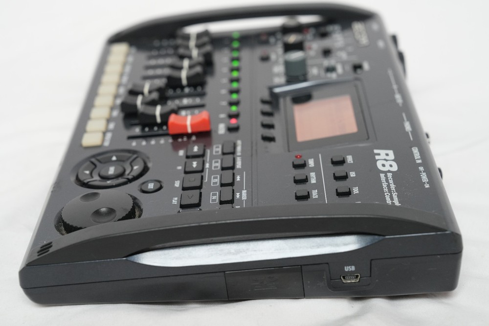 ZOOM R8 Multitrack Recorder 2-track simultaneous recording, 8-track