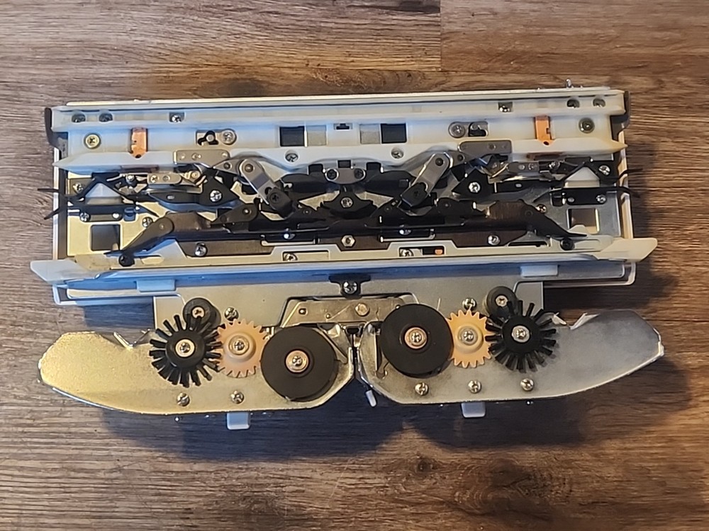 Brother KH860 Knitting machine carriage