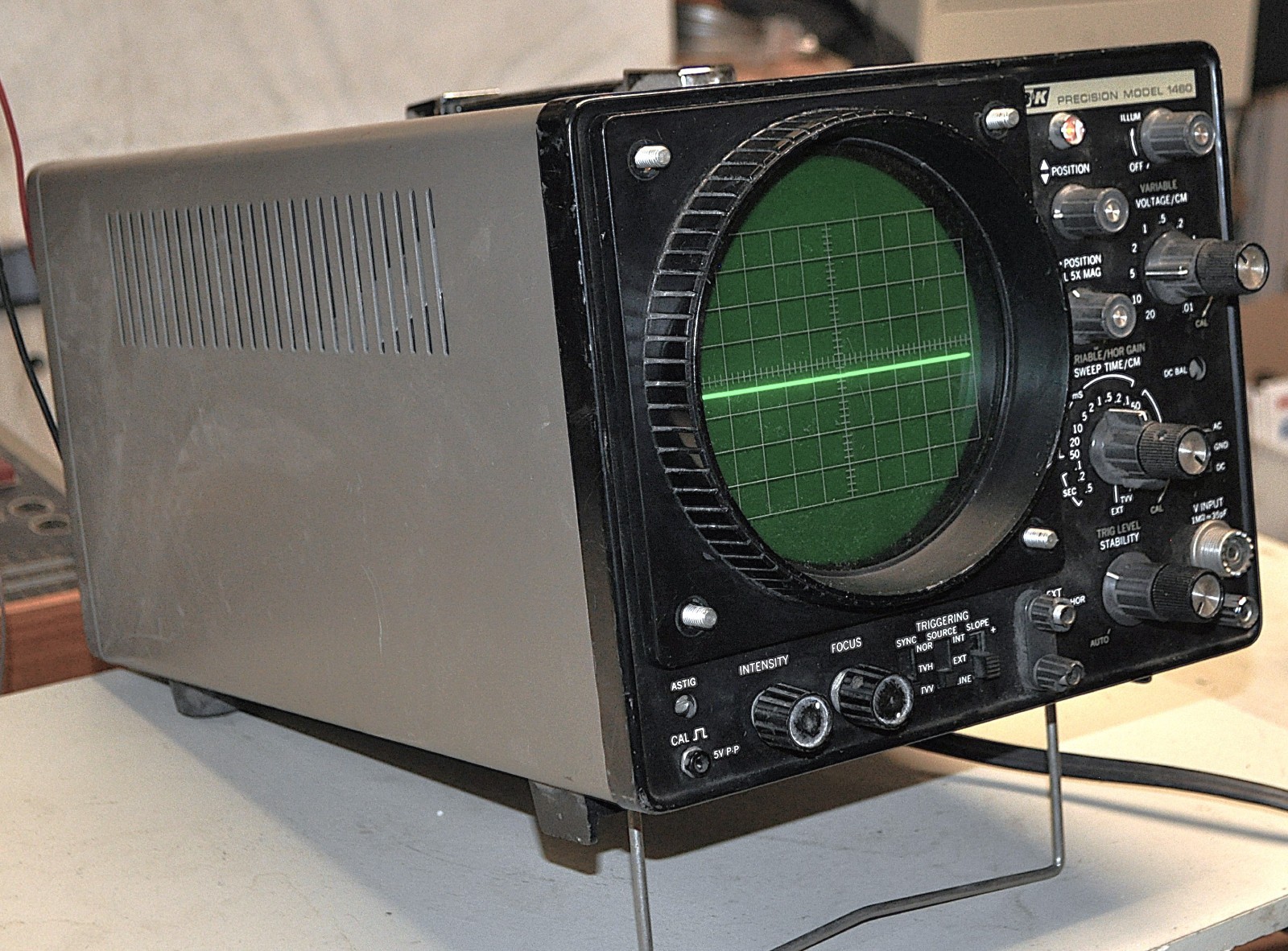 VINTAGE B&K PRECISION MODEL 1460 OSCILLOSCOPE WORKS GOOD SCHOOL SURPLUS