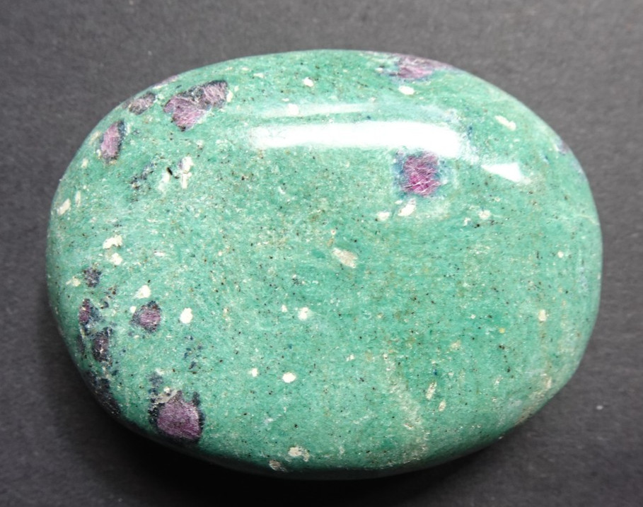 Ruby Fuchsite Palmstone - India sc1013