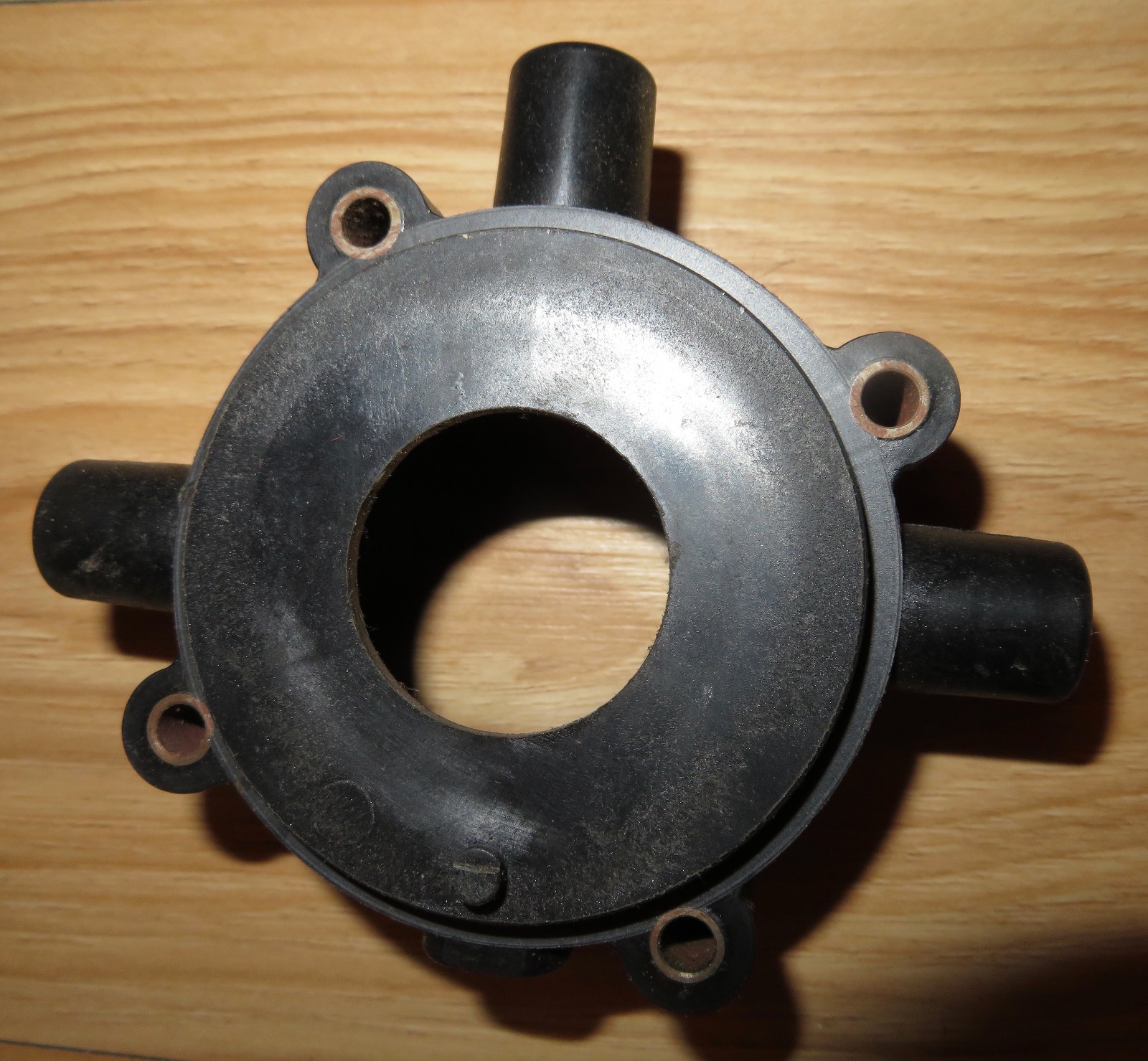 NOS 1970 1971 40 hp Quicksilver Mercury Outboard Distributor Body 393-4560