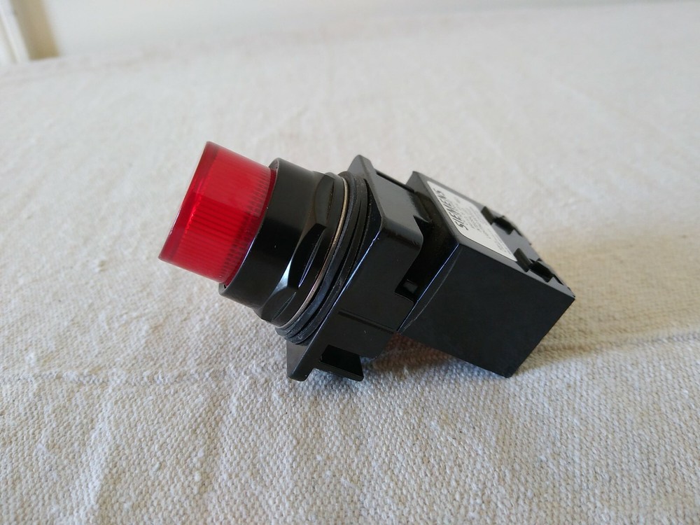 Siemens 52BL4M2 Black Max Pilot Light 120VAC Red LED Lighting Module