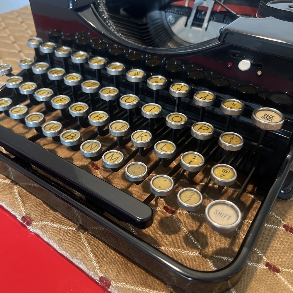 Royal Portable Typewriter 1934 Model with Original Case