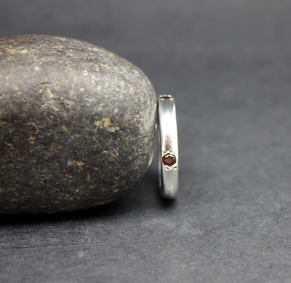 SOLID SILVER with 4 GARNETS set in RING .925 STERLING SILVER FREE SHIPPING