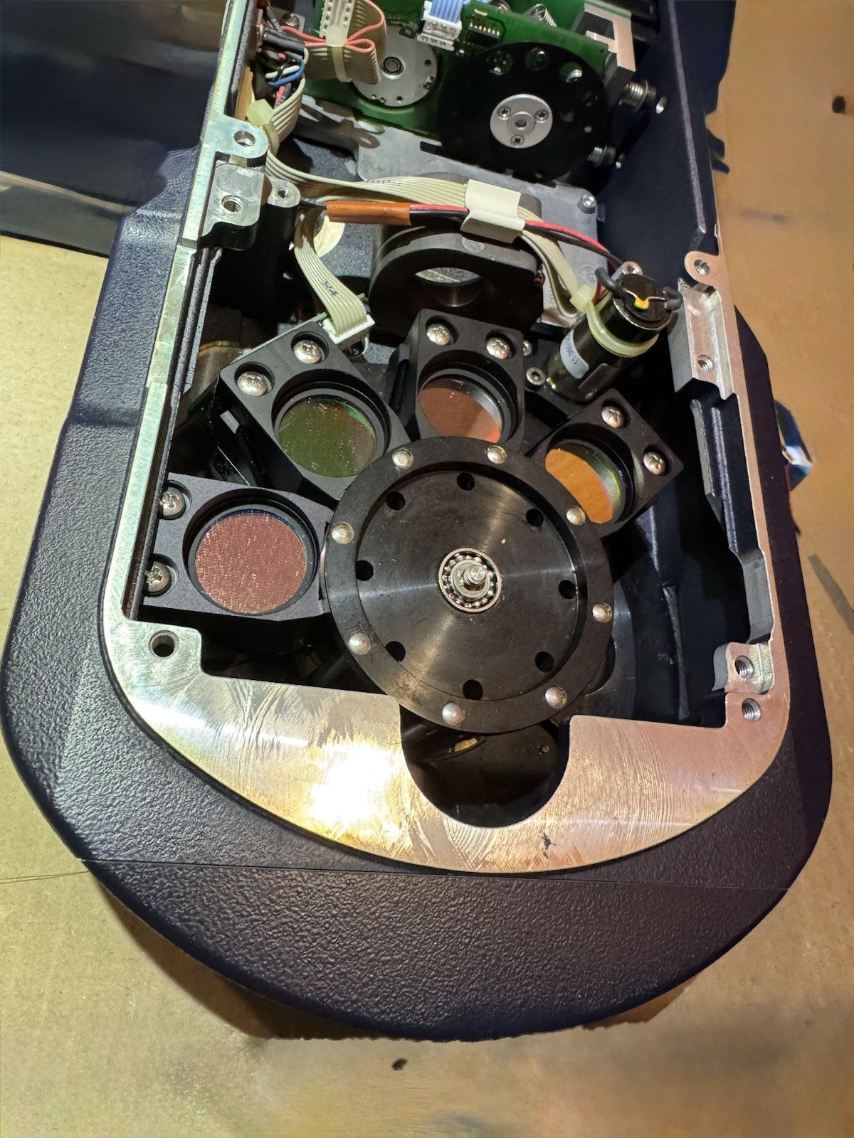 Leica 5000B with four Fluorescence Filter Cubes