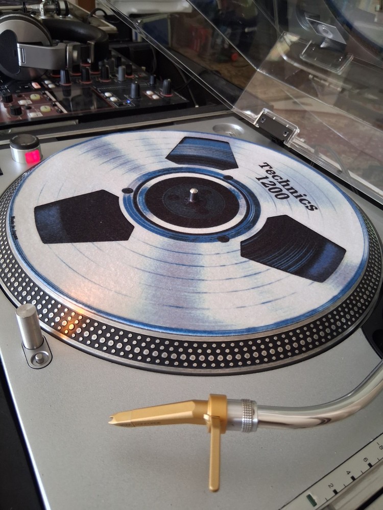 Technics SL1200Mk2 Turntable - Refurbished and Fully Functional