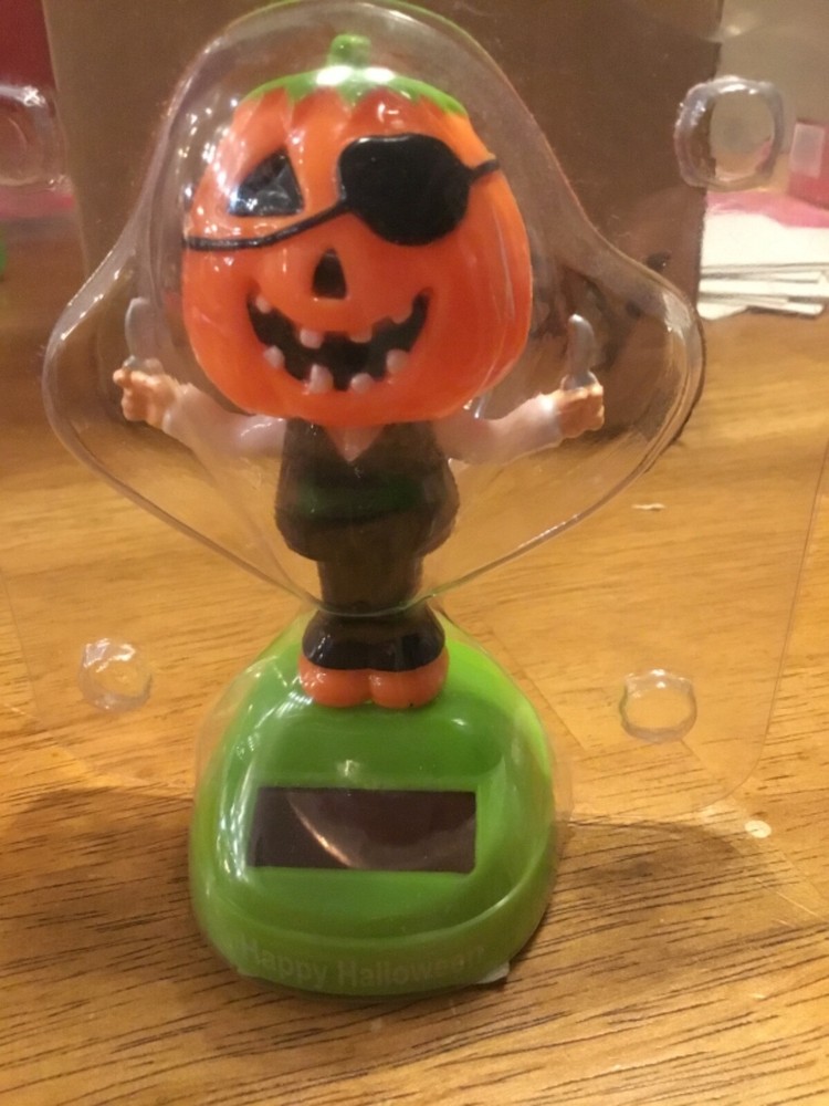 Solar Powered Dancing Pirate Pumpkin with Knives