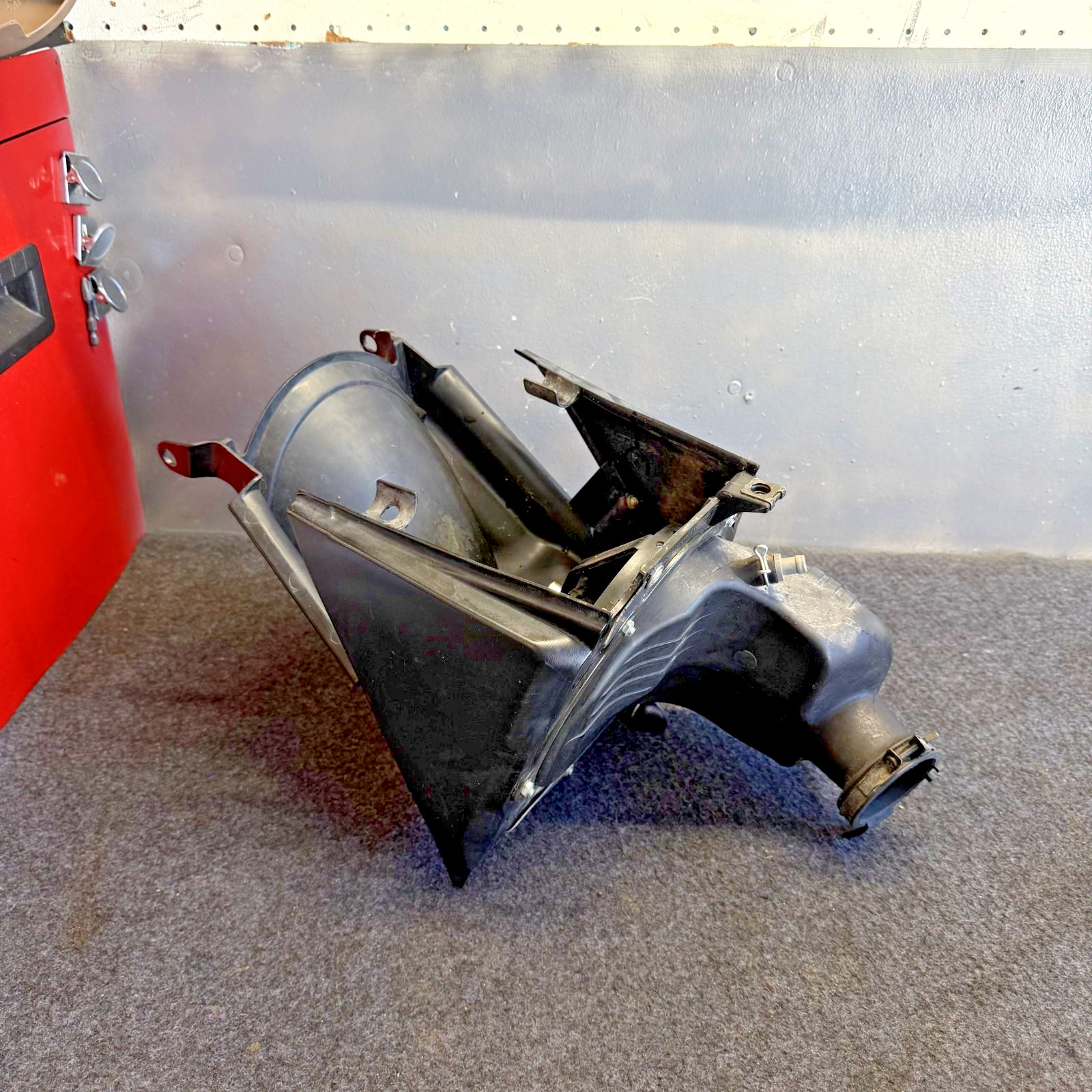 06-07 Honda CRF250r OEM AIRBOX AIR CLEANER INTAKE BOOT FILTER HOUSING ASSEMBLY