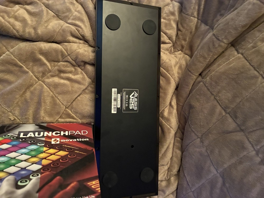 alesis v25 keyboard and launchpad mk2