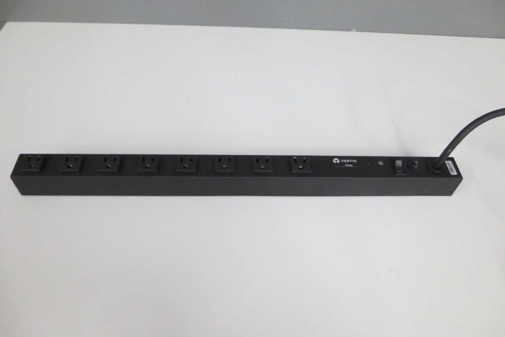 Vertiv Geist Basic Horizontal Rack-Mount Power Strips 8-Outlet strip