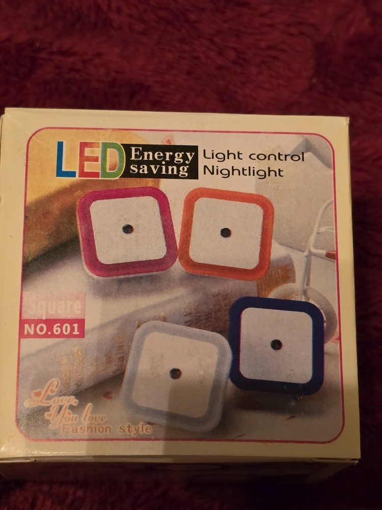 LED Light Sensor Night Light Plug-In Auto On/Off Square 0.5W Energy Saving