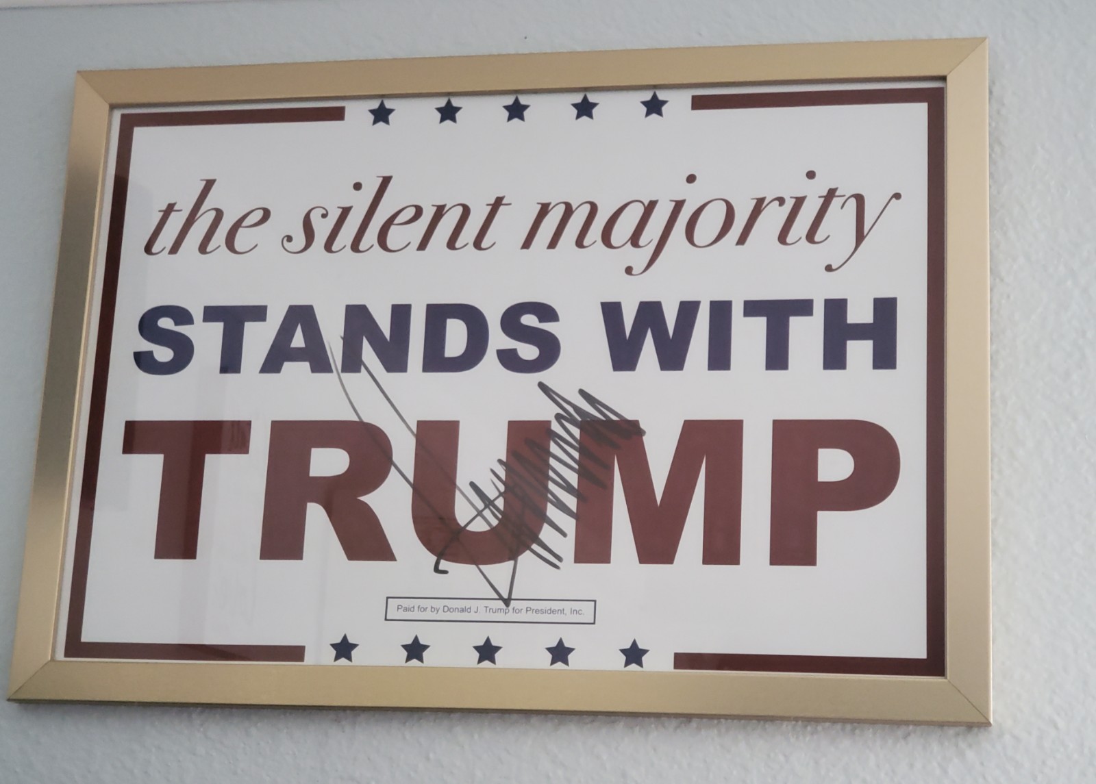*RARE PRESIDENT DONALD J. TRUMP SIGNED CAMPAIGN RALLY SIGN SILENT MAJORITY- JSA*