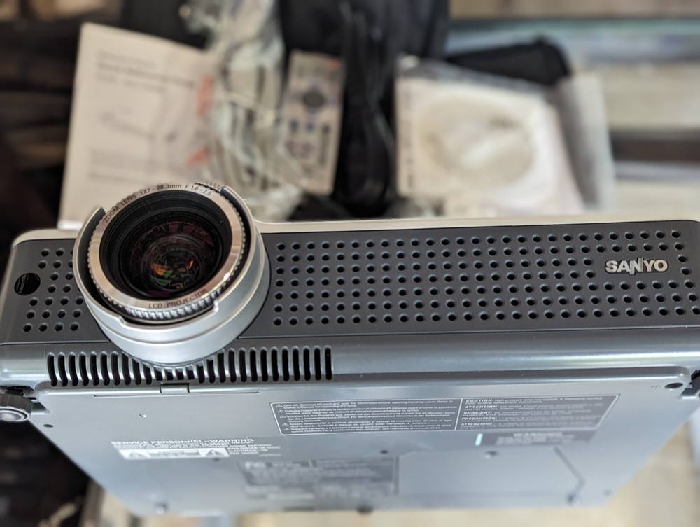 Sanyo PLC-XU88 LCD Multimedia Projector