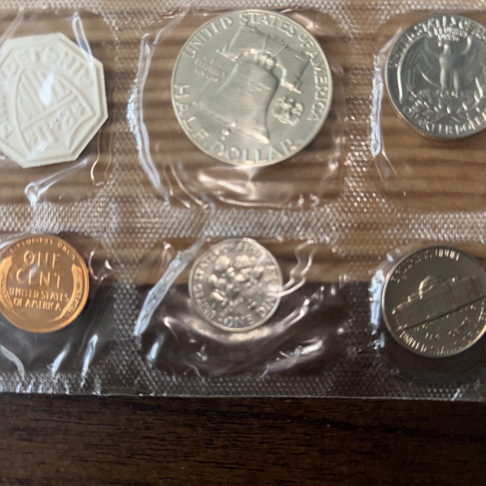 1957 U.S. PROOF SET. Coins U.S. Mint Sealed in a flat cello. (Tear in envelope)