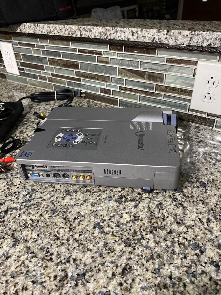 Sharp XG-NV7XU Projector Great Working Condition Notevision7 w/case & dvd player
