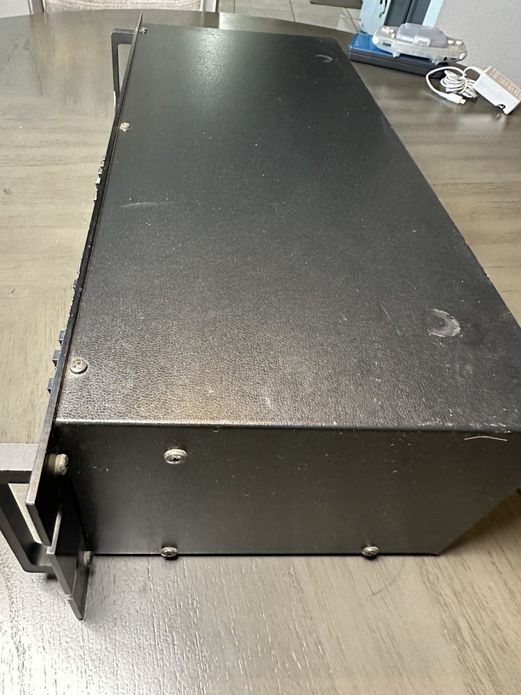 AUDIOSOURCE EQ-ONE EQUALIZER SPECTRUM ANALYZER & PINK NOISE GENERATOR