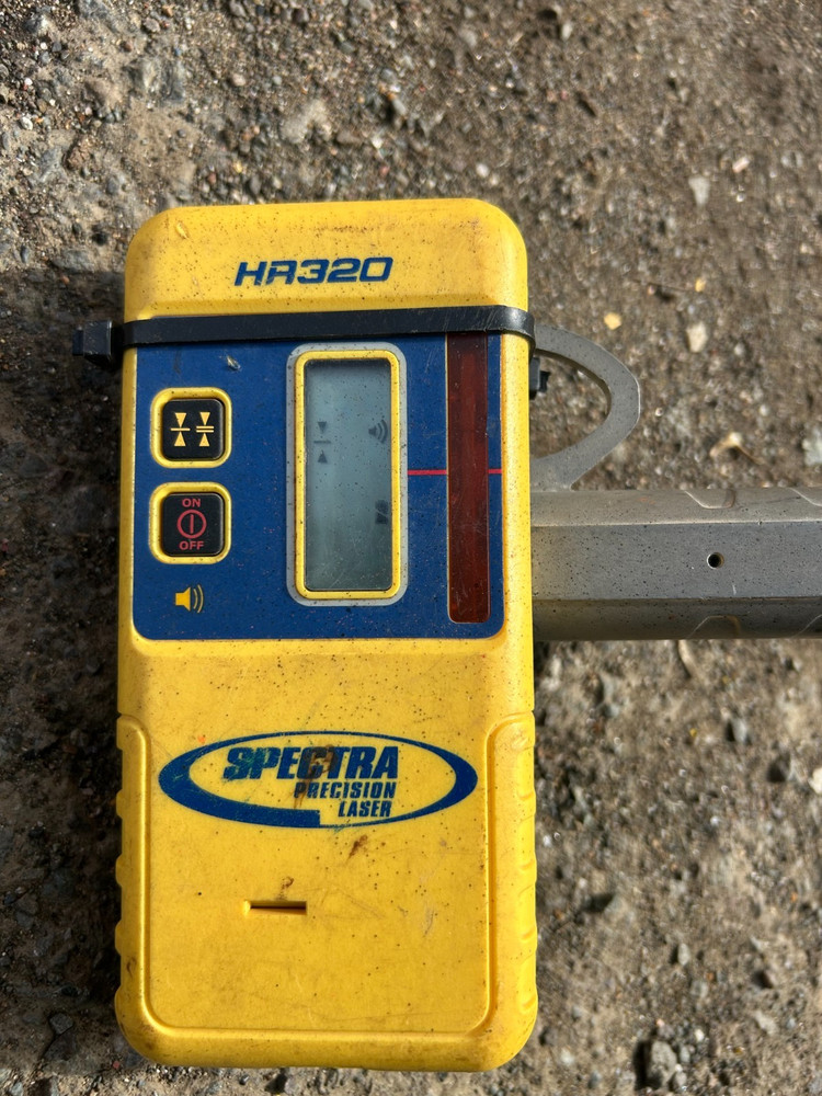 Spectra Precision Laser Receiver HR320 w/bracket