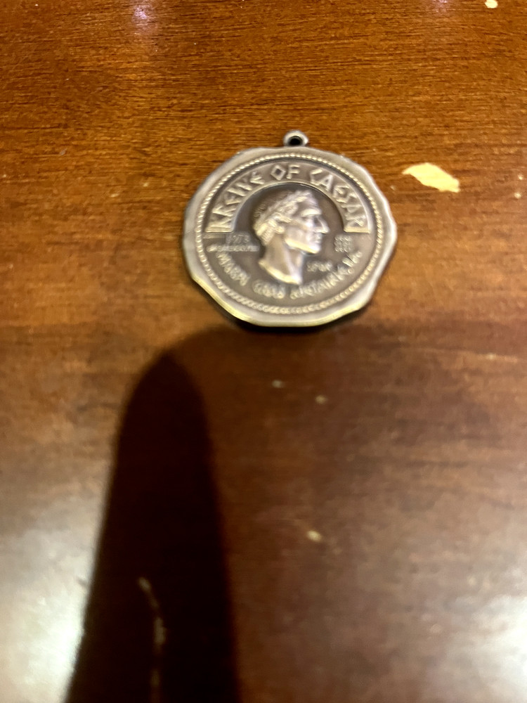 Caesar 1986 Antique Bronze Doubloon Looped (Theme)