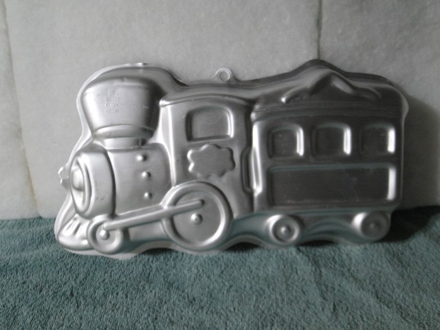 Vintage WILTON 2003 TRAIN Cake Pan #2105-2076