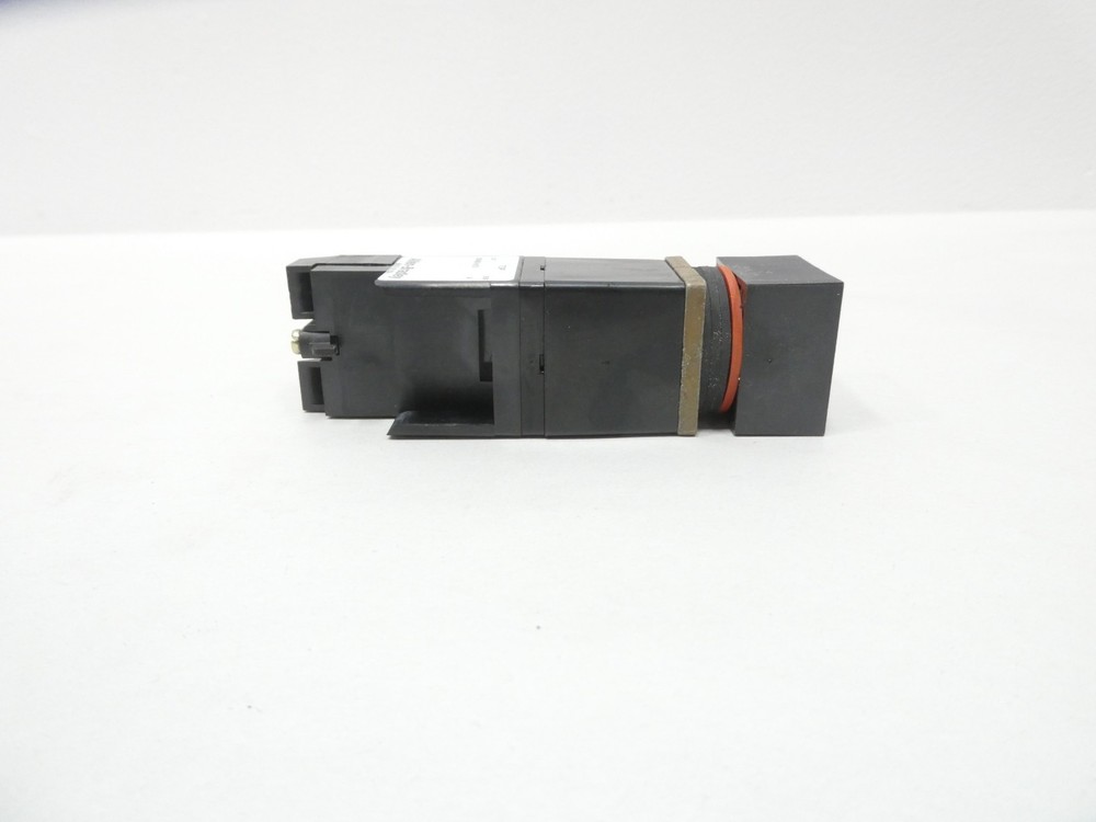 Allen Bradley 800MB-NX79 Small Square Selector Switch Unit 2 Pos
