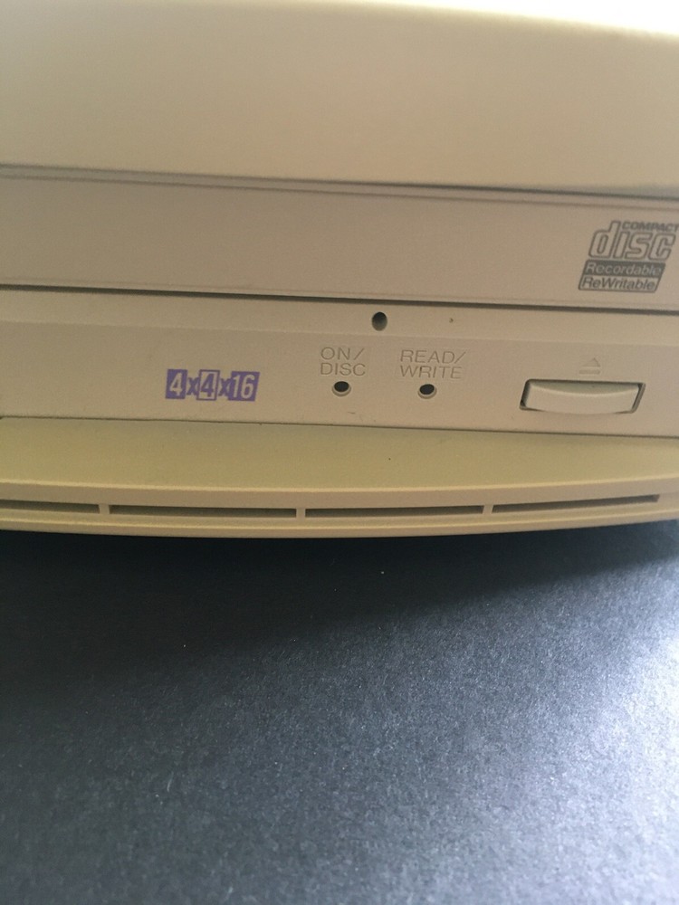 Compaq CD-RW APS TECHNOLOGIES 2255-016P (4X4X16 ) SCSI 50 Pin Centronics.