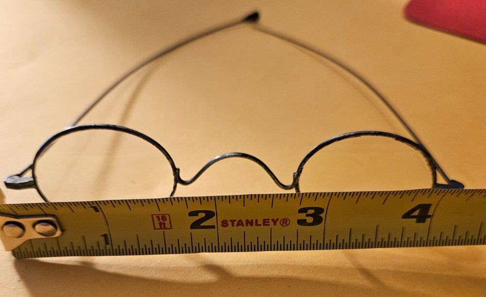 ANTIQUE UNMARKED WIRE OVAL EYEGLASSES