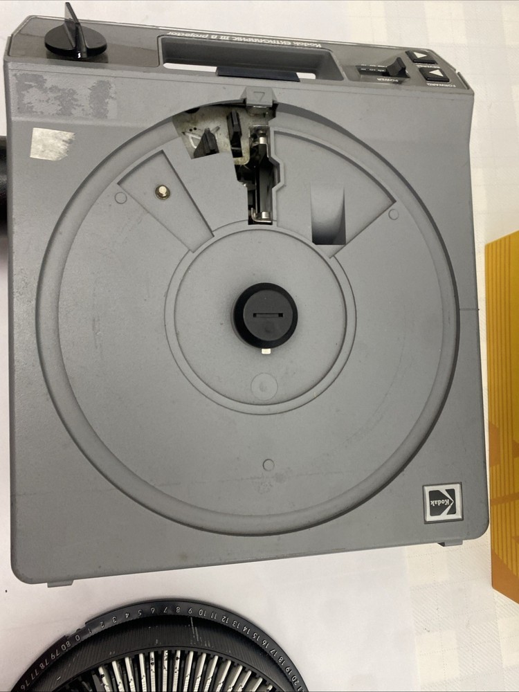 Kodak Ektagraphic III B Carousel Projector