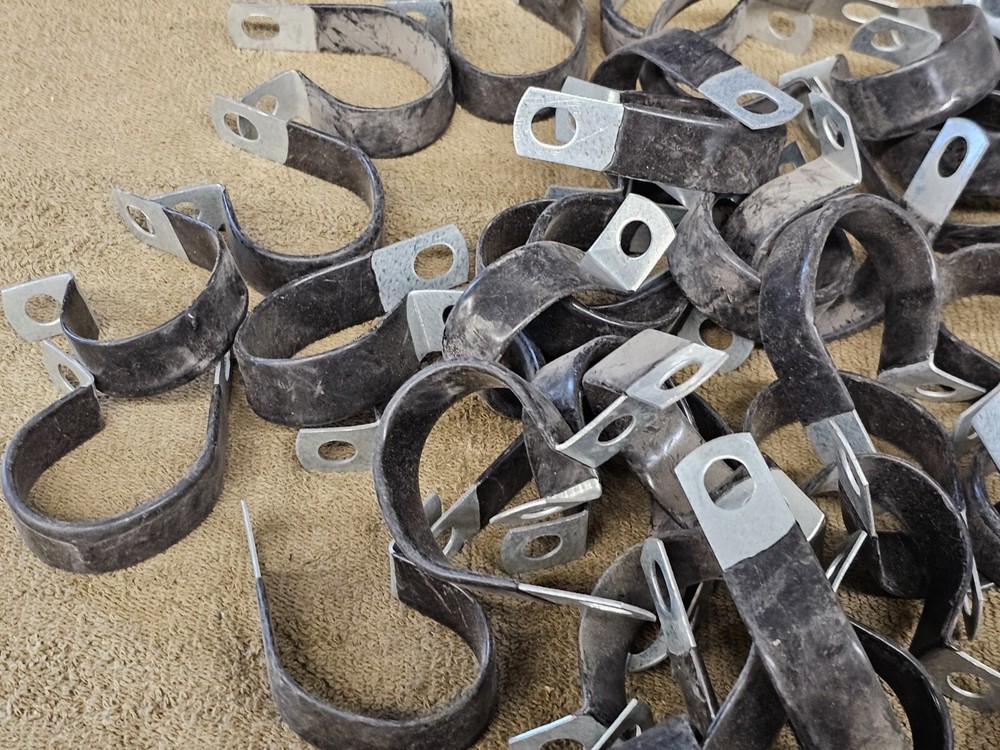 50 Wire Cable Pipe Loop Hose Clamp Split Ring Support Strap Hanger 1-1/2 1.5 3/4