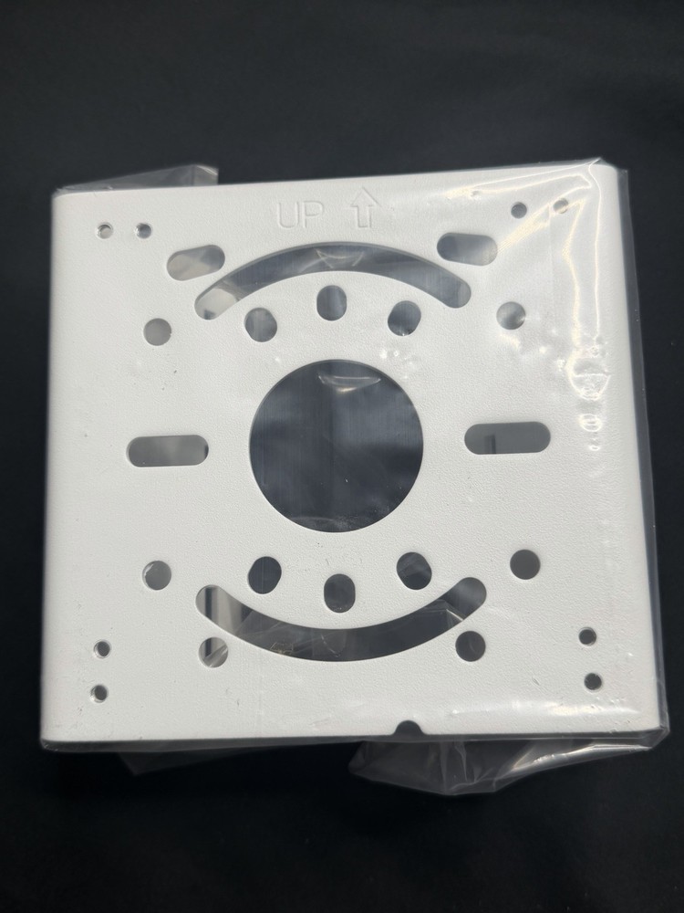 UNIVERSAL POLE MOUNT ADAPTER ADDITIONAL BRACKET/JUNCTION BOX REQUIRED