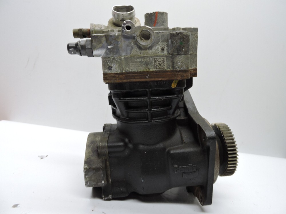 Detroit Diesel DD15 Engine Air Compressor Bendix K034655 - AS IS READ