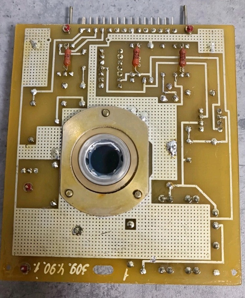 Photoreceiving module (optical sensor) on photodiode FD288B.
