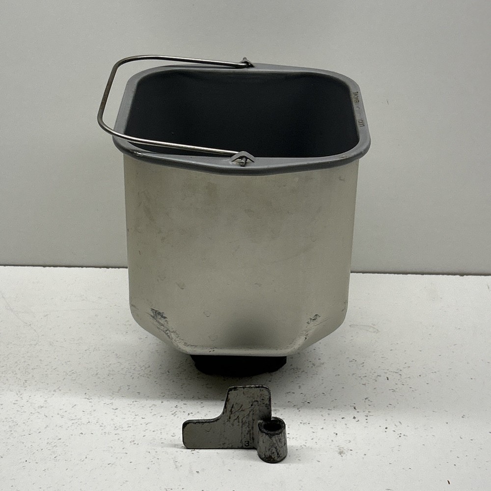 Pillsbury Model 1015 Bread Maker Pan & Paddle Replacement Piece