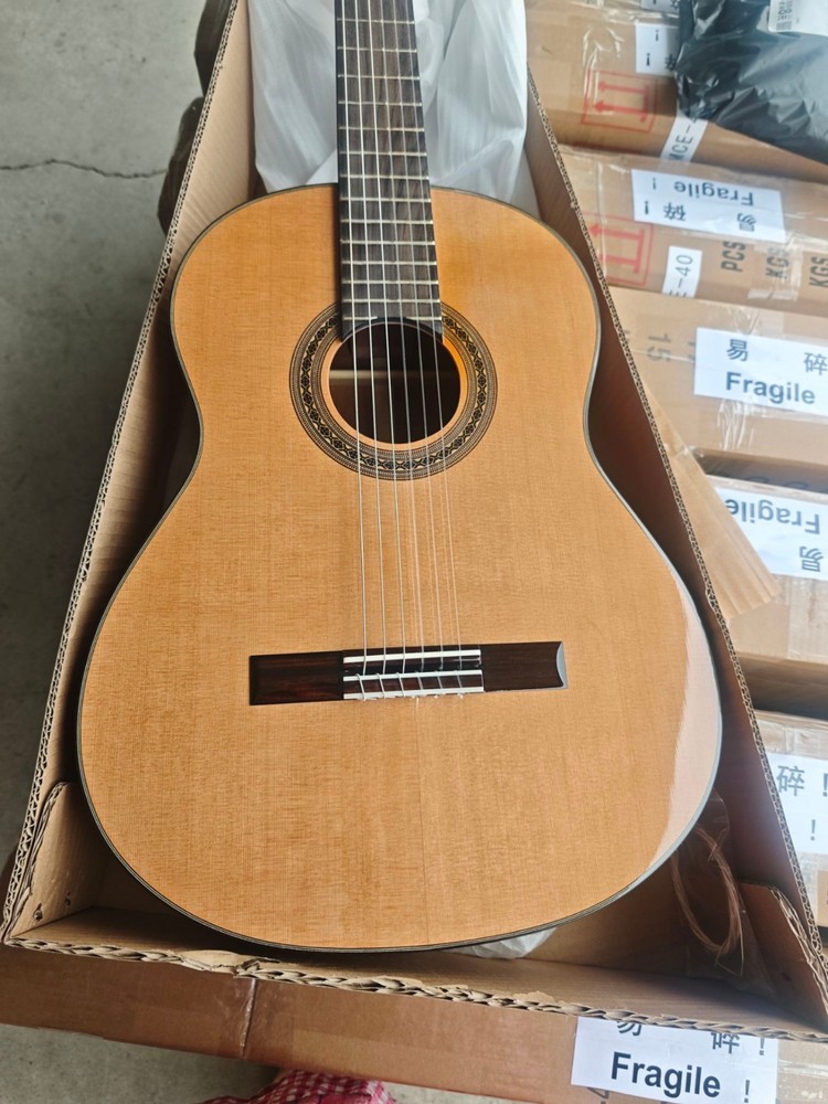 Aiersi Solid Cedar Top Santos Wood Spanish Classical Guitar with Padding Bag