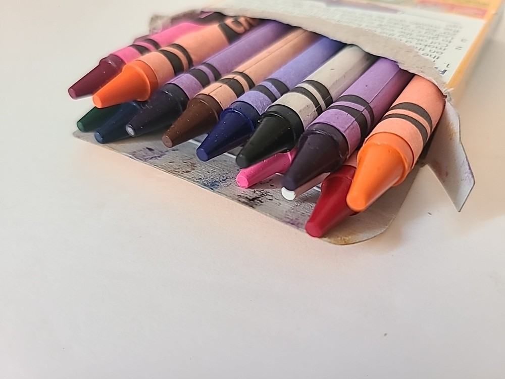 Vintage Crayola Crayons 16 Pack 1999