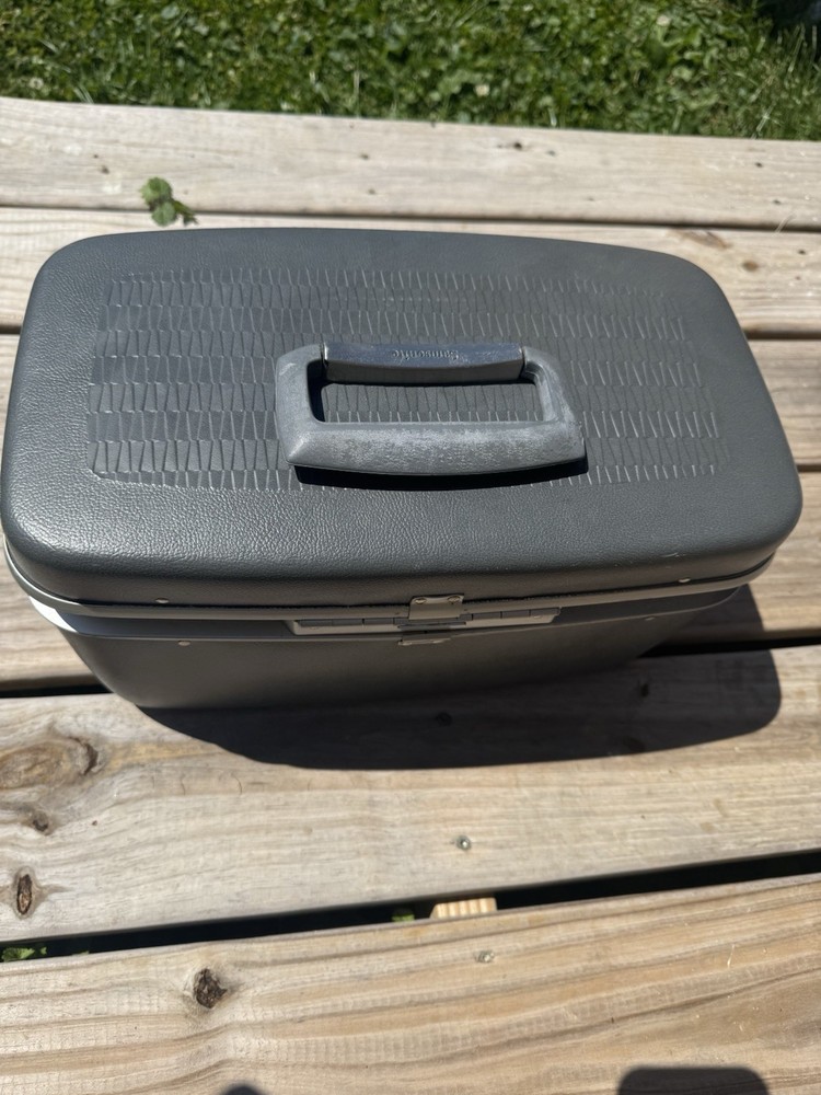 Samsonite Horizon Gray Makeup Case Mirror Lockable Removable Tray Plastic