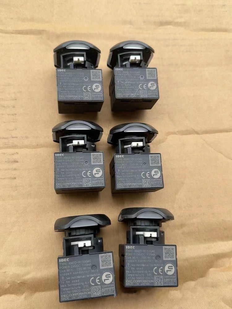 1PCS Used KW2D-R100Q4E button switch #N936P YF