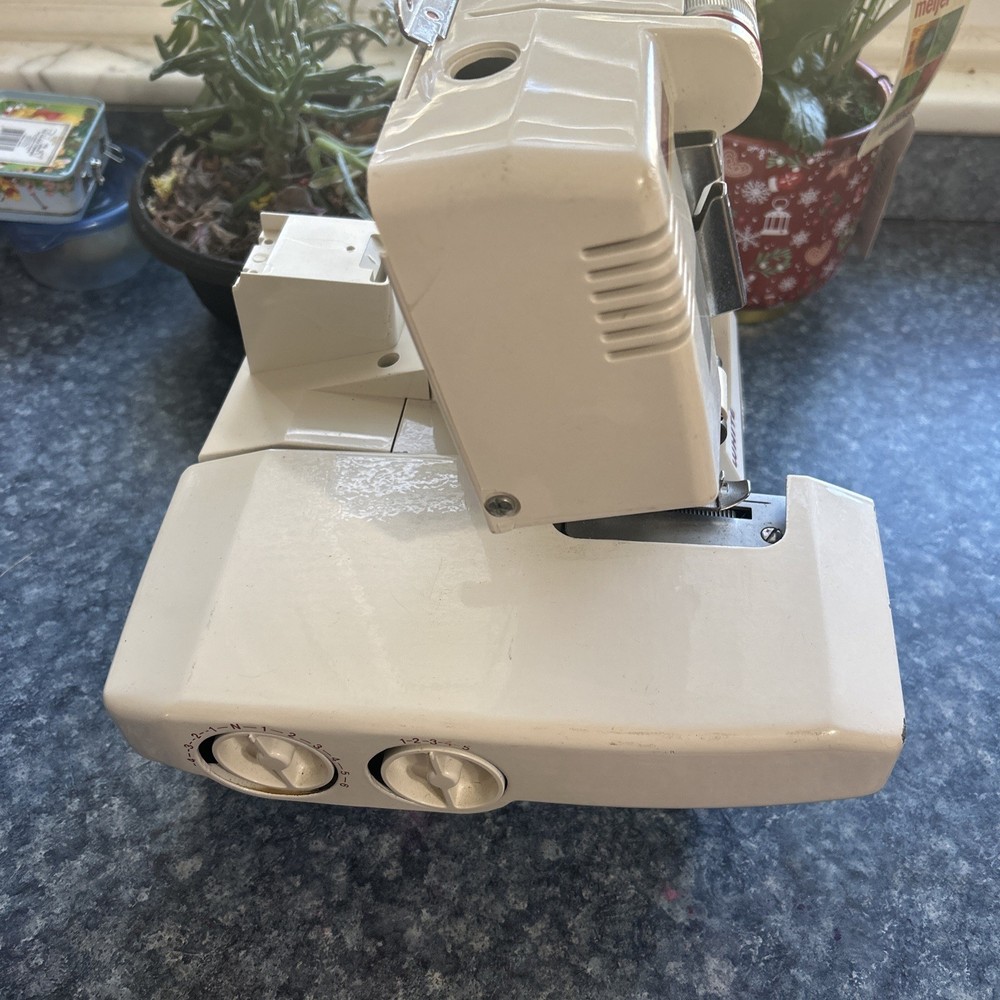 White Speedylock Model 7340 Serger 3/4 Thread Overlock Sewing Machine