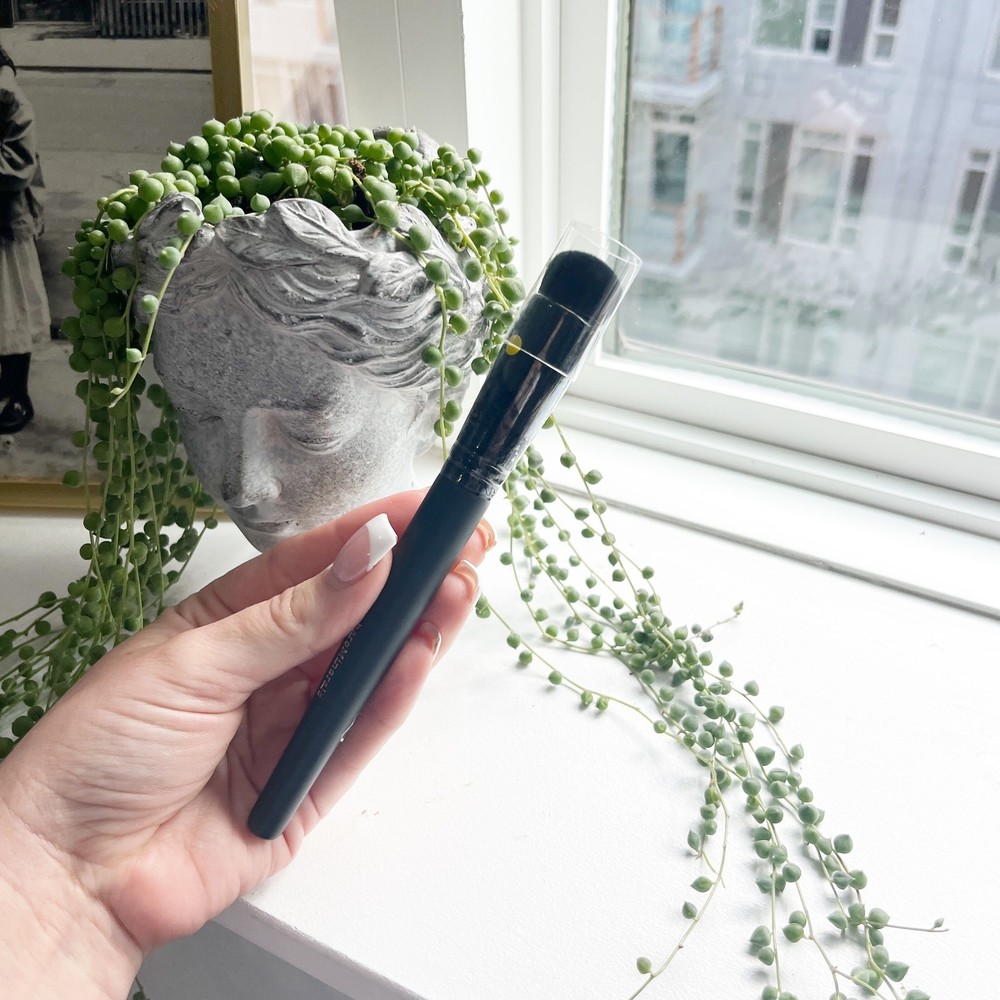 NEW BareMinerals Blurring Buffer Brush