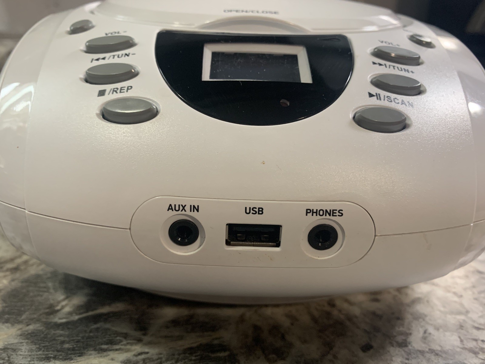 LONPOO Portable CD-MP3-Radio Blue Tooth Player White Tested Works Good
