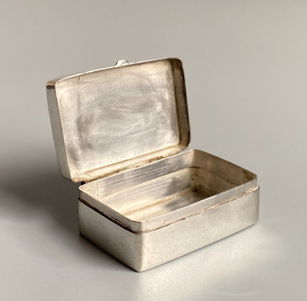 Vintage Mid Century Solid Silver Ornate Floral Scrollwork Hinged Snuff Pill Box