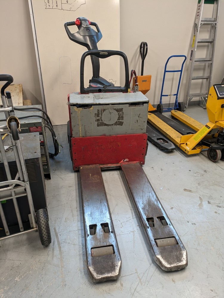 Raymond E85-13 Riding Pallet Jack with Battery
