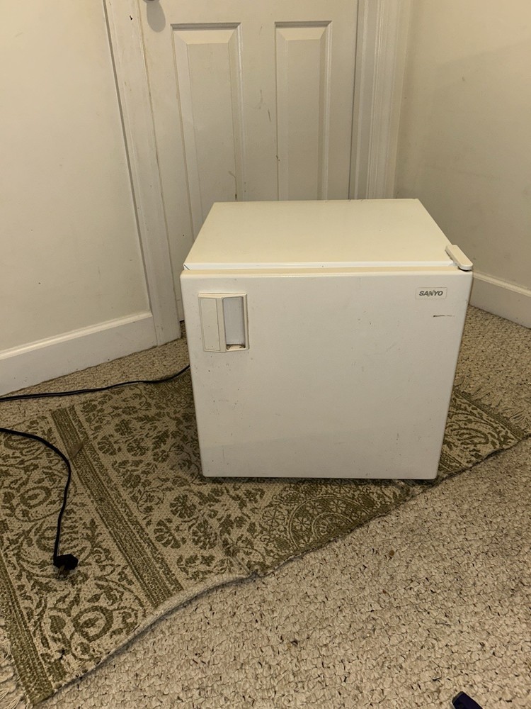 Mini Fridge - Sanyo Compact Refrigerator. Local Pick Up Only