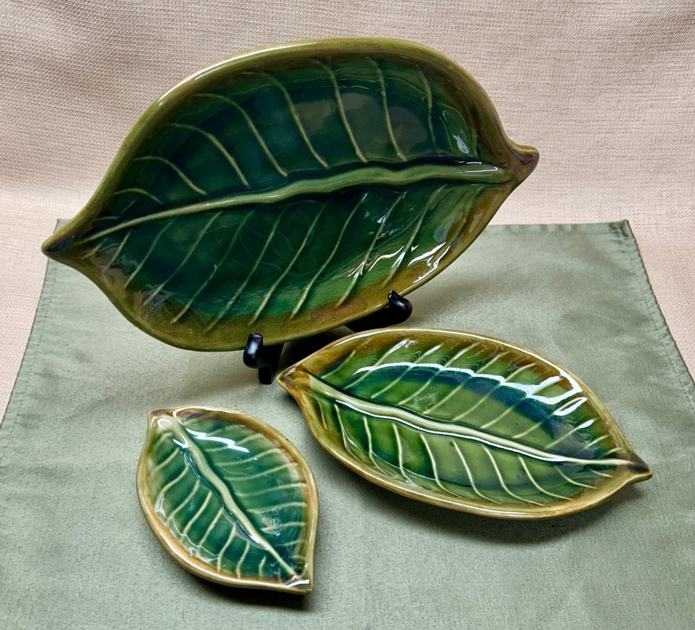 Pier ONE Leaf Stackable Trivets Set of Three, Pottery