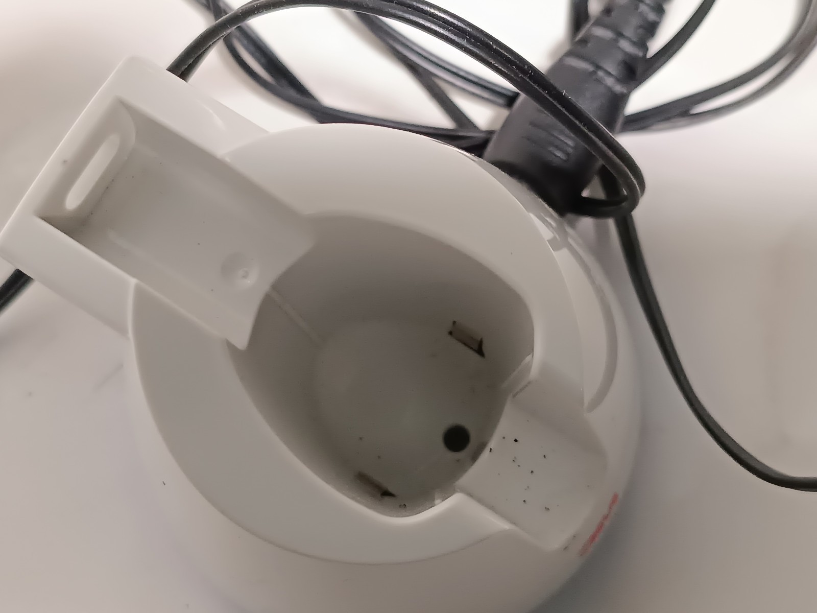 3M Healthcare 9681 rechargeable surgical handheld clipper with charging stand