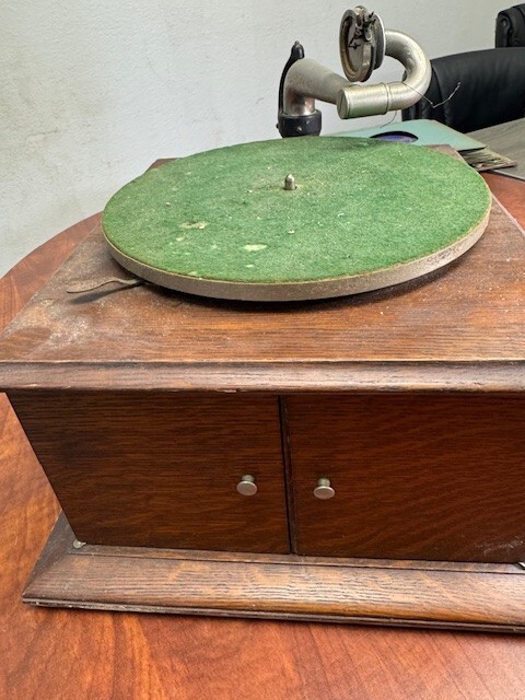 Antique Victor Talking Machine VV-IV Phonograph - Tested & Working! + Records