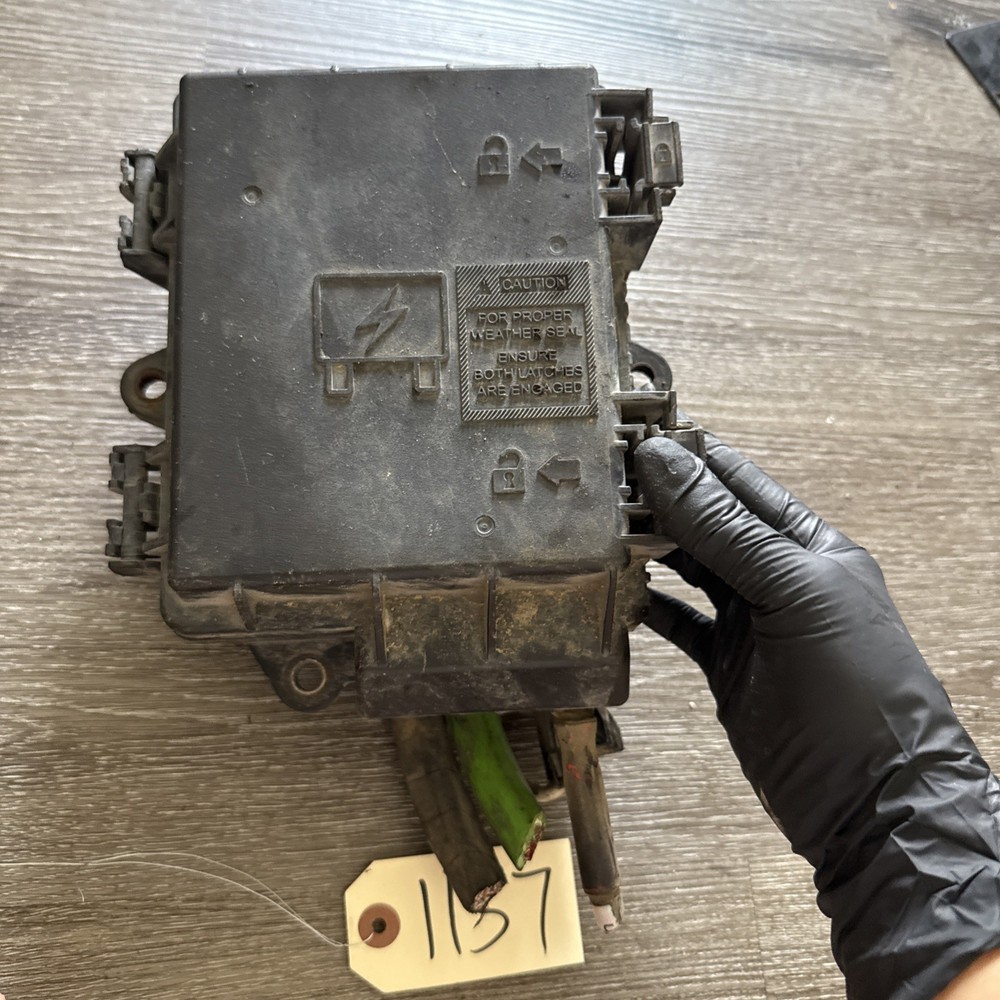 VOLVO VNL FUSE BOX *missing part number*