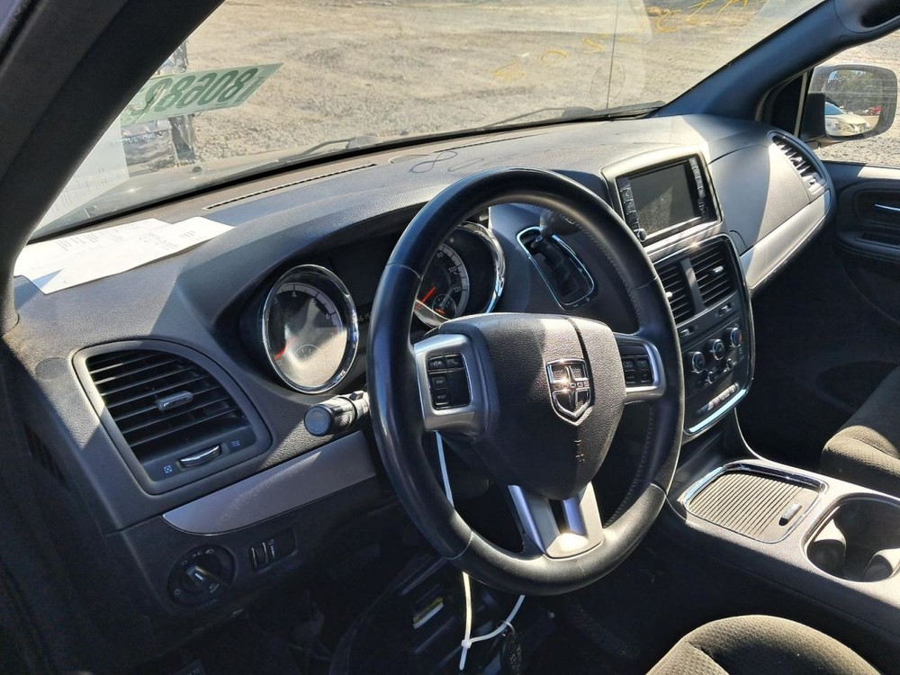 CARAVAN 2016 Glove Box 4822433