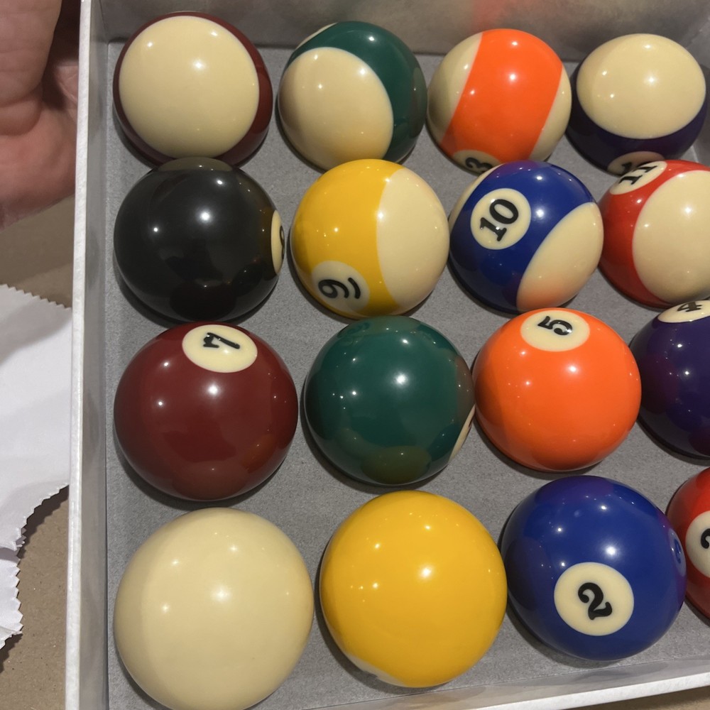Complete Pool Ball Set / Unbranded / Excellent Condition Pre-owned/ Shipped Fast