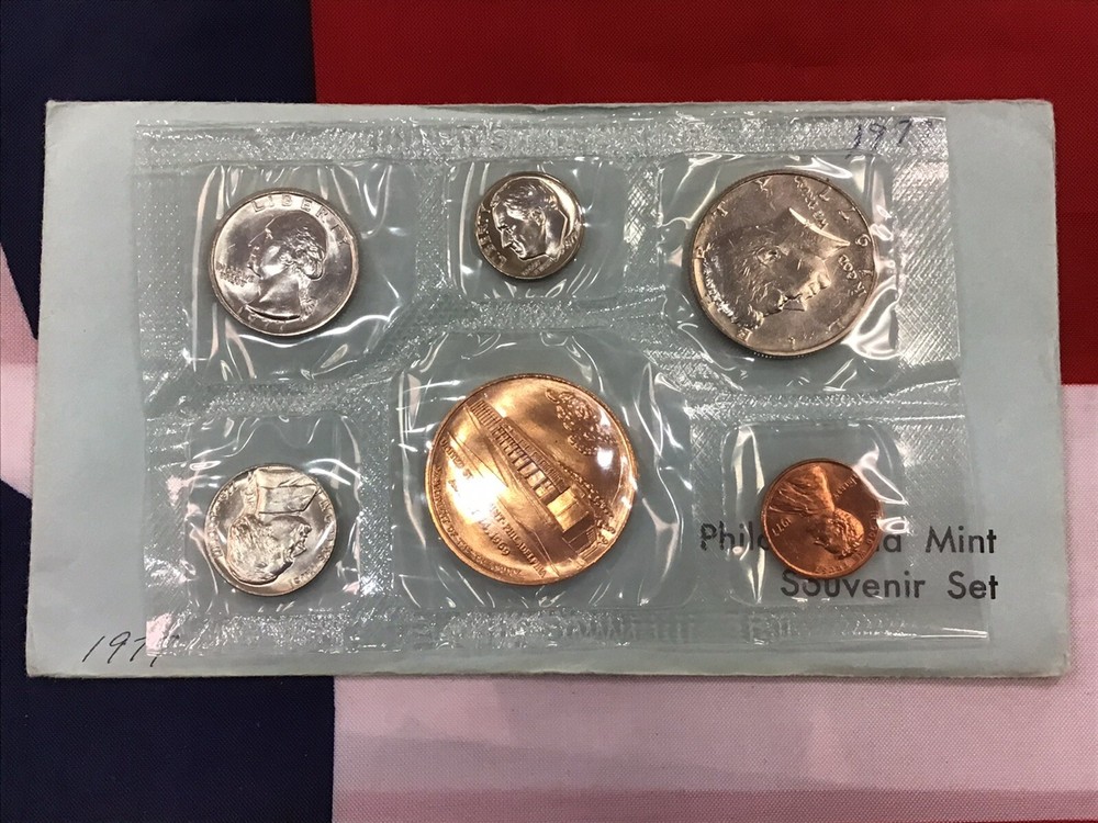 1977-P Official US Mint Souvenir Set with Envelope.