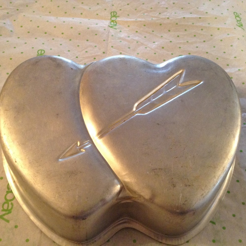 Double heart with arrow cake pan
